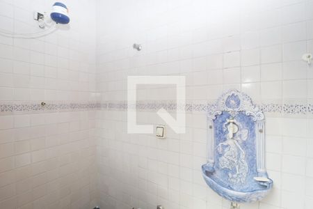 Casa à venda com 250m², 2 quartos e 4 vagasBanheiro de serviço