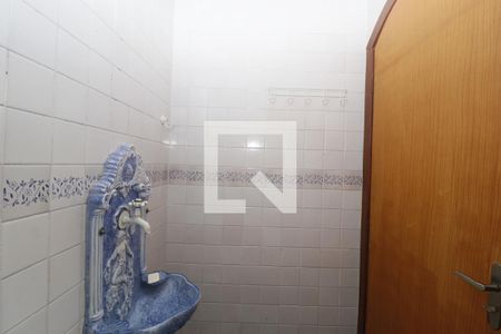 Casa à venda com 250m², 2 quartos e 4 vagasBanheiro de serviço