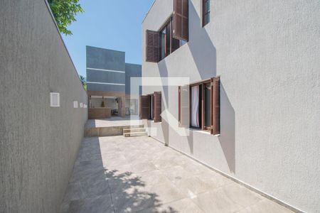 Quintal de casa à venda com 4 quartos, 400m² em Guarujá, Porto Alegre