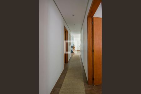Corredor de casa à venda com 4 quartos, 400m² em Guarujá, Porto Alegre
