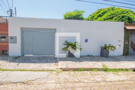 Fachada de casa à venda com 4 quartos, 400m² em Guarujá, Porto Alegre
