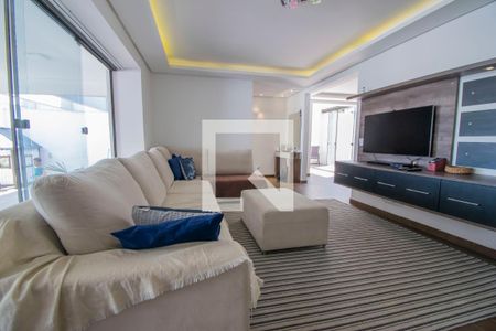 Sala de casa à venda com 4 quartos, 400m² em Guarujá, Porto Alegre