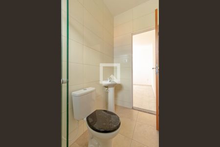 Casa de condomínio para alugar com 110m², 2 quartos e 1 vaga Casa de condomínio para alugar com 110m², 2 quartos e 1 vagaBanheiro da Suíte 2