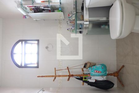 Casa à venda com 120m², 3 quartos e 2 vagasbanheiro corredor