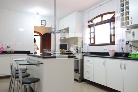 Casa à venda com 120m², 3 quartos e 2 vagascozinha