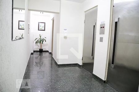 Apartamento à venda com 34m², 1 quarto e sem vaga Apartamento à venda com 34m², 1 quarto e sem vagaHall social
