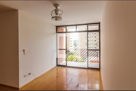 Sala de TV de apartamento para alugar com 3 quartos, 76m² em Tamboré, Barueri