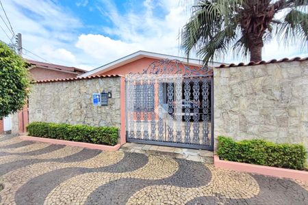 Casa à venda com 256m², 4 quartos e 3 vagasFachada 