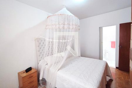 Casa à venda com 256m², 4 quartos e 3 vagasQuarto suíte