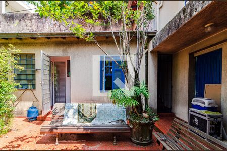 Casa à venda com 300m², 3 quartos e 4 vagas Casa à venda com 300m², 3 quartos e 4 vagasQuintal