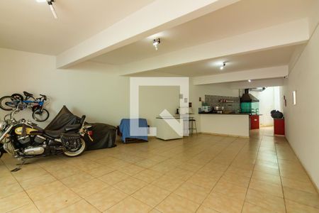 Casa à venda com 220m², 3 quartos e 4 vagas Casa à venda com 220m², 3 quartos e 4 vagasGaragem