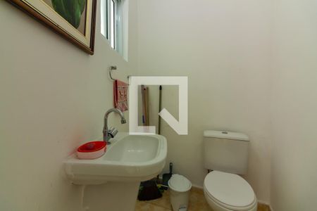 Casa à venda com 220m², 3 quartos e 4 vagas Casa à venda com 220m², 3 quartos e 4 vagasBanheiro de Serviço