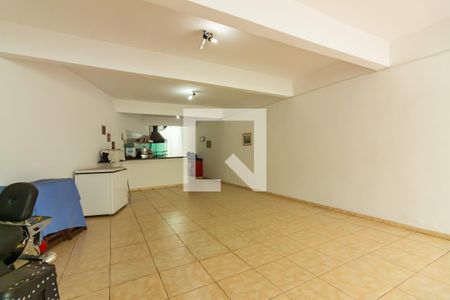 Casa à venda com 220m², 3 quartos e 4 vagas Casa à venda com 220m², 3 quartos e 4 vagasGaragem