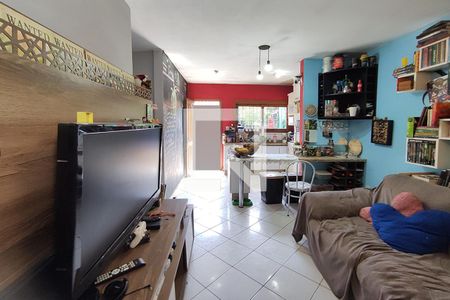Sala  de casa à venda com 2 quartos, 77m² em Guajuviras, Canoas