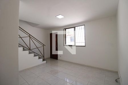 Sala de casa de condomínio para alugar com 2 quartos, 70m² em Jacarepaguá, Rio de Janeiro