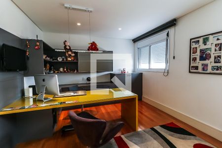 Apartamento à venda com 473m², 3 quartos e 5 vagasEscritório / Suíte 1