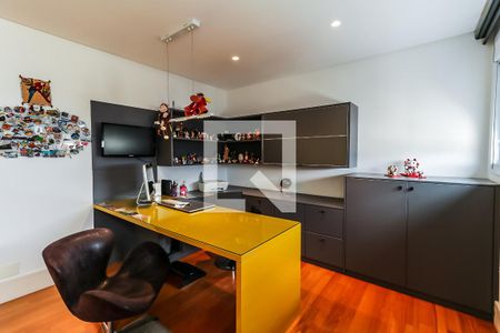 Apartamento à venda com 473m², 3 quartos e 5 vagasEscritório / Suíte 1