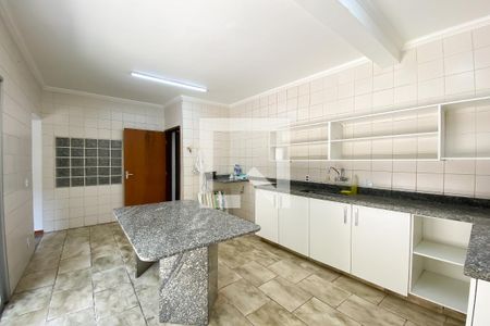 Casa para alugar com 260m², 3 quartos e 3 vagasCozinha