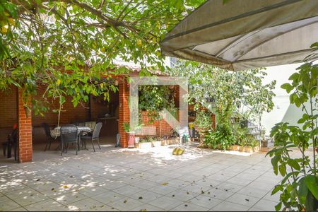 Casa à venda com 400m², 4 quartos e 4 vagasQuintal