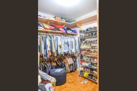 Casa à venda com 400m², 4 quartos e 4 vagasCloset da suíte