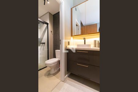 Banheiro de kitnet/studio para alugar com 1 quarto, 32m² em Pinheiros, São Paulo