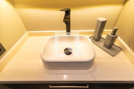 Banheiro de kitnet/studio para alugar com 1 quarto, 32m² em Pinheiros, São Paulo