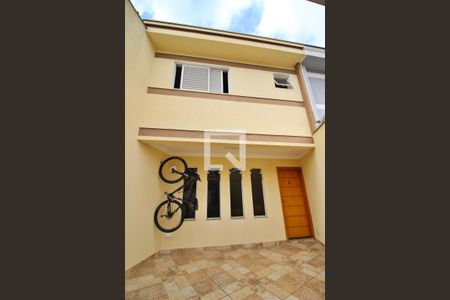 Fachada de casa à venda com 2 quartos, 60m² em Utinga, Santo André