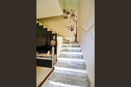 Escada de casa para alugar com 2 quartos, 60m² em Utinga, Santo André