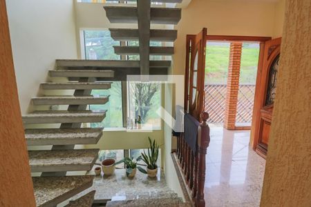 Escadas de casa para alugar com 4 quartos, 400m² em Cidade São Francisco, São Paulo