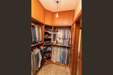 Casa à venda com 400m², 4 quartos e 3 vagasSuite Master Closet