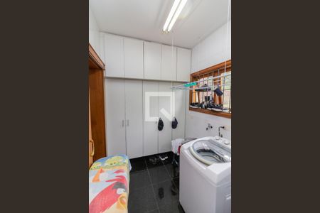 Casa à venda com 400m², 4 quartos e 3 vagasLavanderia