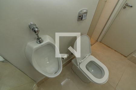 Apartamento à venda com 90m², 3 quartos e sem vaga Apartamento à venda com 90m², 3 quartos e sem vagaDetalhe Banheiro Corredor