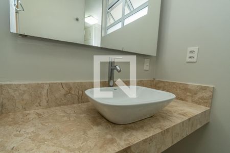 Apartamento à venda com 90m², 3 quartos e sem vaga Apartamento à venda com 90m², 3 quartos e sem vagaDetalhe Banheiro Corredor