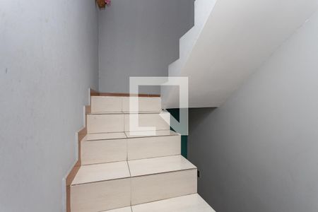 Casa à venda com 144m², 2 quartos e 1 vaga Casa à venda com 144m², 2 quartos e 1 vagaEscada