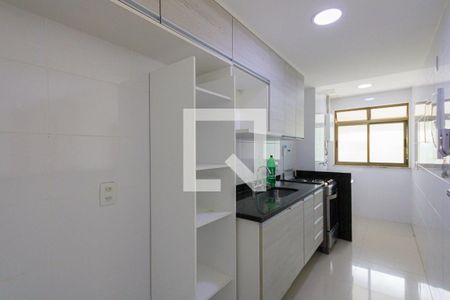 Apartamento à venda com 90m², 3 quartos e 2 vagas Apartamento à venda com 90m², 3 quartos e 2 vagasCozinha e Área de Serviço