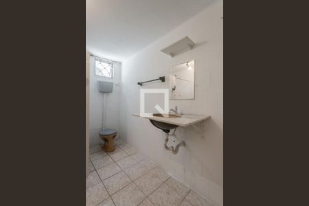 Banheiro de apartamento para alugar com 1 quarto, 36m² em Vila Ipiranga, Porto Alegre