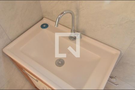 Casa de condomínio à venda com 65m², 2 quartos e 1 vagaBanheiro 2