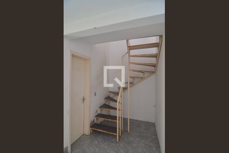 Escada de casa de condomínio para alugar com 2 quartos, 65m² em Igara, Canoas