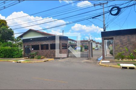 Casa de condomínio à venda com 65m², 2 quartos e 1 vagaFachada