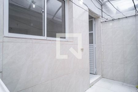 Casa de condomínio à venda com 70m², 2 quartos e 1 vagaÁrea de Serviço