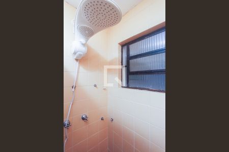 Banheiro de apartamento para alugar com 1 quarto, 51m² em Passo da Areia, Porto Alegre