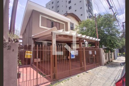 Casa para alugar com 130m², 2 quartos e 2 vagasFachada
