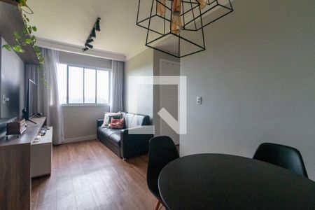 Sala de apartamento para alugar com 2 quartos, 45m² em Vila Carmosina, São Paulo