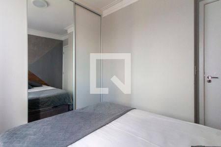 Quarto 1 de apartamento para alugar com 2 quartos, 45m² em Vila Carmosina, São Paulo