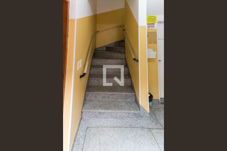 Casa para alugar com 50m², 1 quarto e 1 vaga Casa para alugar com 50m², 1 quarto e 1 vagaEscada