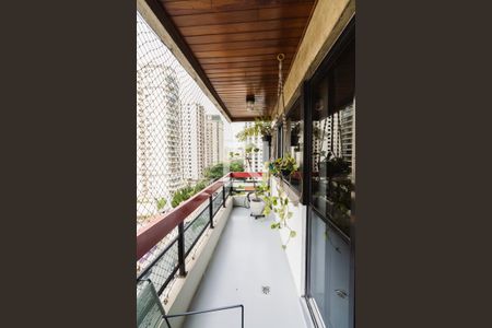 Apartamento à venda com 124m², 3 quartos e 2 vagasVaranda