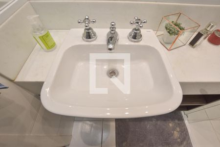 Casa de condomínio à venda com 247m², 4 quartos e 4 vagas Casa de condomínio à venda com 247m², 4 quartos e 4 vagasBanheiro 3