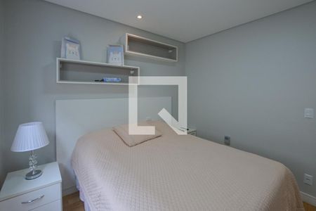 Casa de condomínio à venda com 247m², 4 quartos e 4 vagas Casa de condomínio à venda com 247m², 4 quartos e 4 vagasQuarto 4