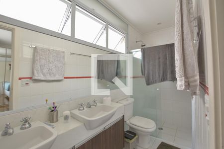 Casa de condomínio à venda com 247m², 4 quartos e 4 vagas Casa de condomínio à venda com 247m², 4 quartos e 4 vagasBanheiro da Suíte 1