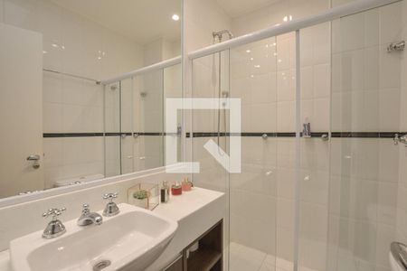 Casa de condomínio à venda com 247m², 4 quartos e 4 vagas Casa de condomínio à venda com 247m², 4 quartos e 4 vagasBanheiro 3